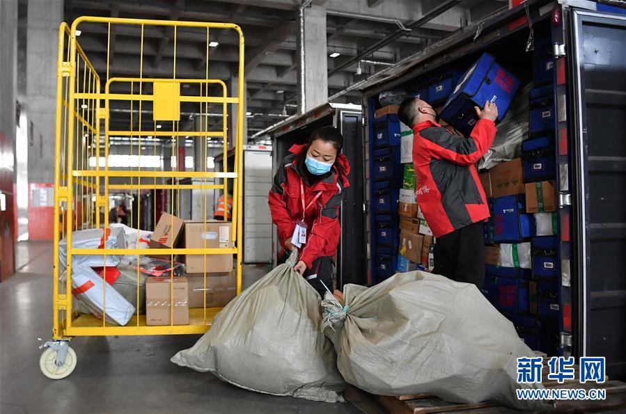 （新華全媒頭條&middot;圖文互動(dòng)）（11）暢通復(fù)工復(fù)產(chǎn)&ldquo;生命線&rdquo;&mdash;&mdash;全國恢復(fù)正常交通運(yùn)輸秩序