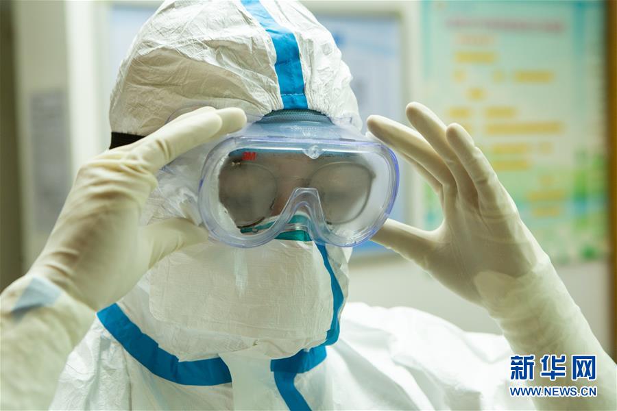 （一線抗疫群英譜&middot;圖文互動(dòng)）（2）&ldquo;盡己所能守護(hù)生命&rdquo;&mdash;&mdash;廣東江門&ldquo;90后&rdquo;新婚夫妻齊赴戰(zhàn)&ldquo;疫&rdquo;一線