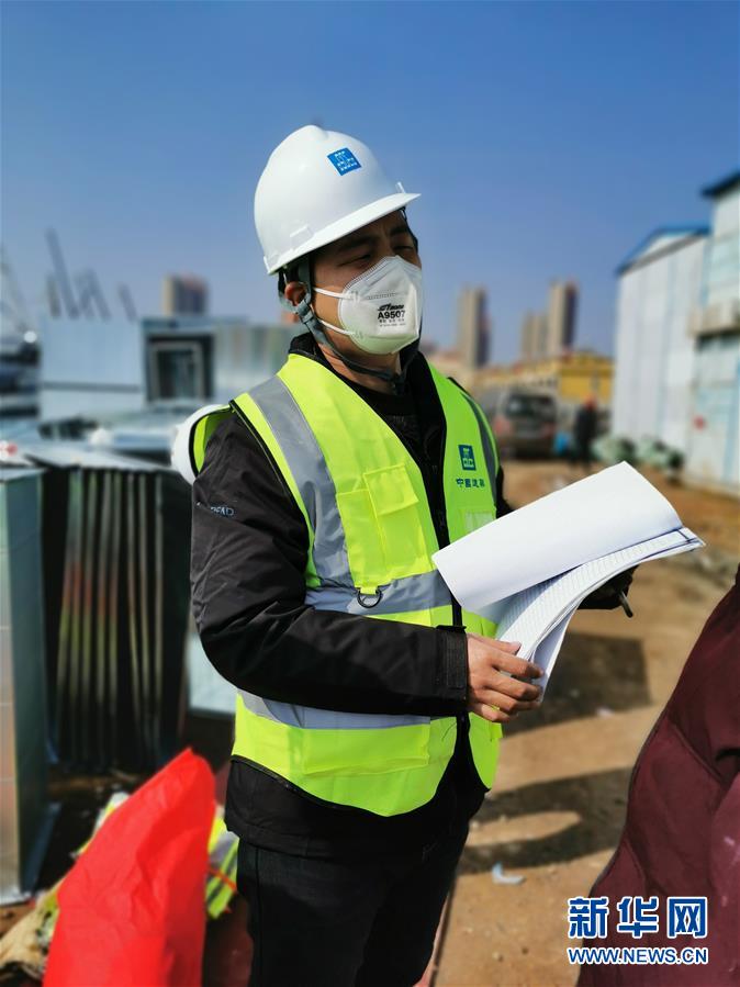 （一線抗疫群英譜&middot;圖文互動）（1）羅文浩：&ldquo;女兒，你的名字里有溫暖，有榮光！&rdquo;