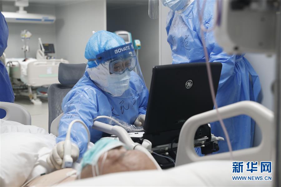 (新華全媒頭條·圖文互動)(4)和時間拼速度 與死神搶生命——火神山醫(yī)院重癥醫(yī)學一科里的“生死戰(zhàn)”