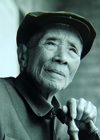 （為了民族復(fù)興&middot;英雄烈士譜&middot;圖文互動）楊善洲：&ldquo;草鞋書記&rdquo;筑起綠色豐碑