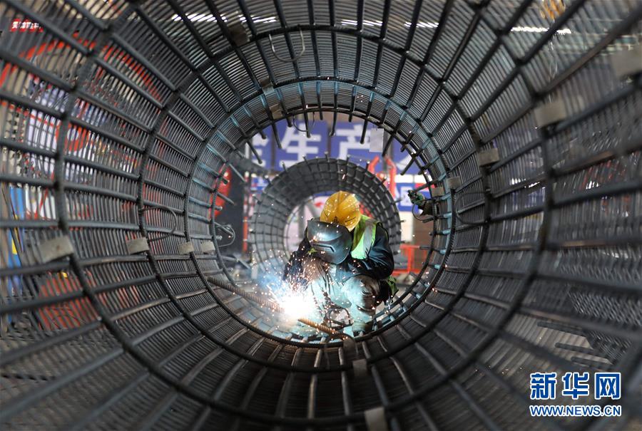 （中國經(jīng)濟(jì)新觀察&middot;圖文互動(dòng)）（3）重大投資項(xiàng)目開復(fù)工提速 吹響中國經(jīng)濟(jì)復(fù)蘇&ldquo;沖鋒號(hào)&rdquo;