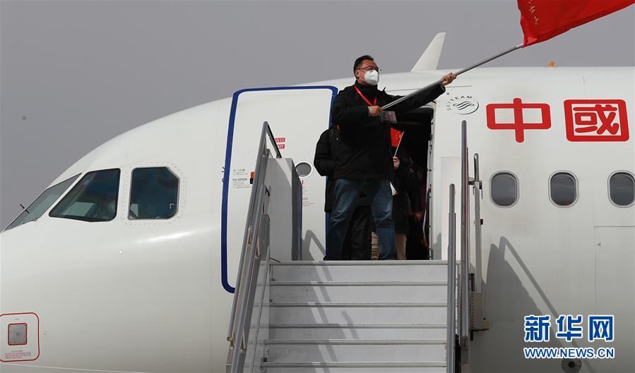 (抗疫一線群英譜·圖文互動(dòng))不負(fù)生命之托——記甘肅第一批援助湖北醫(yī)療隊(duì)隊(duì)長(zhǎng)蔡輝