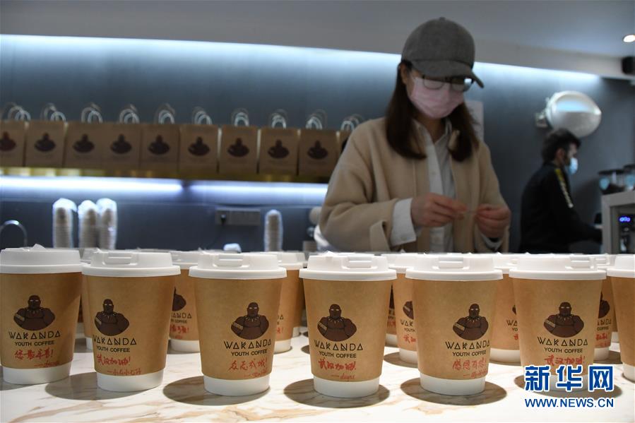 （新華全媒頭條&middot;習(xí)近平致敬的戰(zhàn)&ldquo;疫&rdquo;英雄&middot;武漢人民篇&middot;圖文互動）（9）壯哉，大武漢&mdash;&mdash;獻給英雄的武漢人民