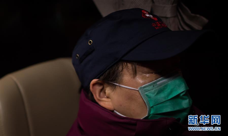 （新華全媒頭條&middot;習(xí)近平致敬的戰(zhàn)&ldquo;疫&rdquo;英雄&middot;武漢人民篇&middot;圖文互動）（11）壯哉，大武漢&mdash;&mdash;獻給英雄的武漢人民