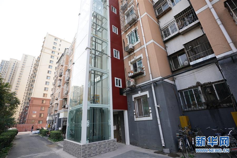 （新華全媒頭條&middot;圖文互動(dòng)）（3）88級(jí)臺(tái)階，終于不再是座&ldquo;山&rdquo;？&mdash;&mdash;北京老舊小區(qū)加裝電梯現(xiàn)狀調(diào)查