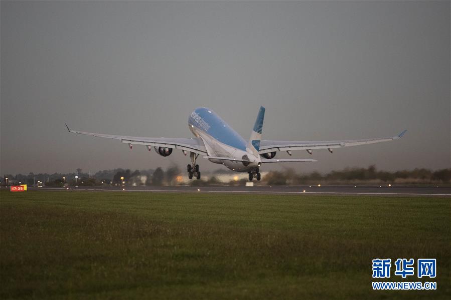 （圖文互動(dòng)&middot;國(guó)際疫情）（6）通訊：3.8萬公里的航程　跨越大洋的情誼&mdash;&mdash;記阿根廷從中國(guó)運(yùn)載防疫物資