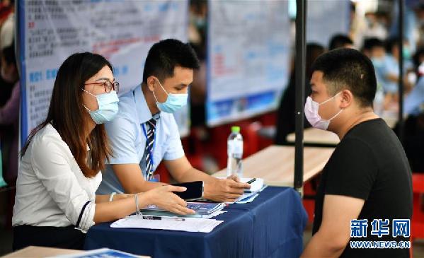 （聚焦復(fù)工復(fù)產(chǎn)）（3）?？谂e辦&ldquo;戰(zhàn)疫情&middot;促就業(yè)&rdquo;招聘會(huì)