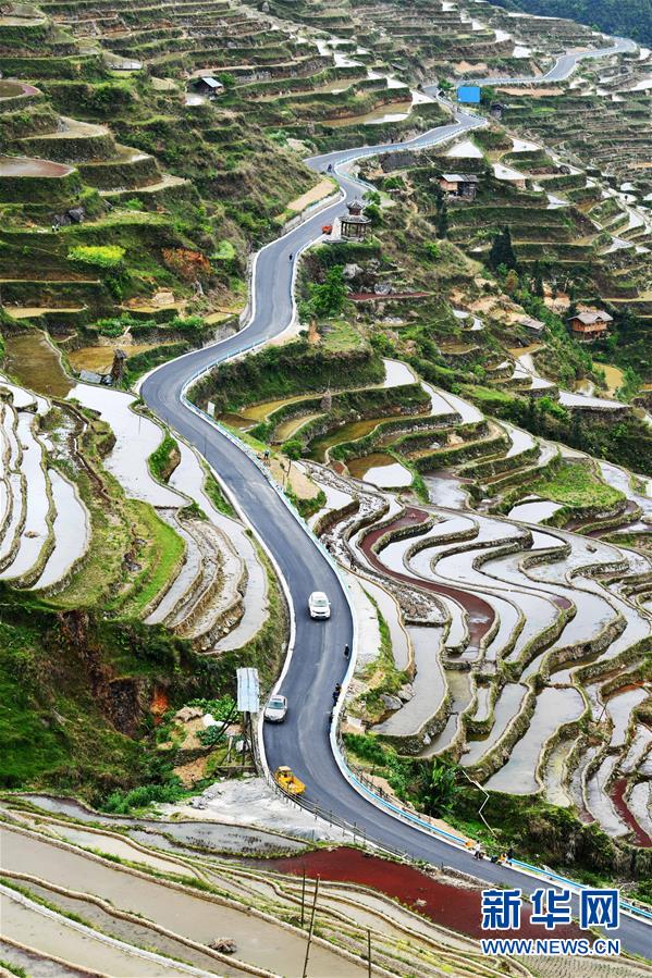 （在習(xí)近平新時(shí)代中國(guó)特色社會(huì)主義思想指引下&mdash;&mdash;新時(shí)代新作為新篇章&middot;習(xí)近平總書記關(guān)切事&middot;圖文互動(dòng)）（9）啃下最后的硬骨頭&mdash;&mdash;脫貧攻堅(jiān)掛牌督戰(zhàn)進(jìn)行時(shí)