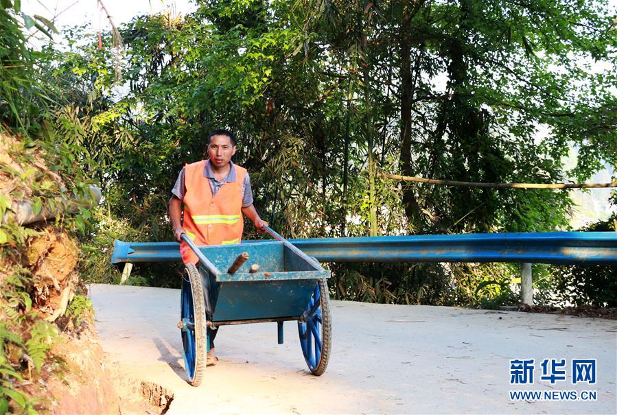 （在習(xí)近平新時(shí)代中國(guó)特色社會(huì)主義思想指引下&mdash;&mdash;新時(shí)代新作為新篇章&middot;習(xí)近平總書記關(guān)切事&middot;圖文互動(dòng)）（10）啃下最后的硬骨頭&mdash;&mdash;脫貧攻堅(jiān)掛牌督戰(zhàn)進(jìn)行時(shí)