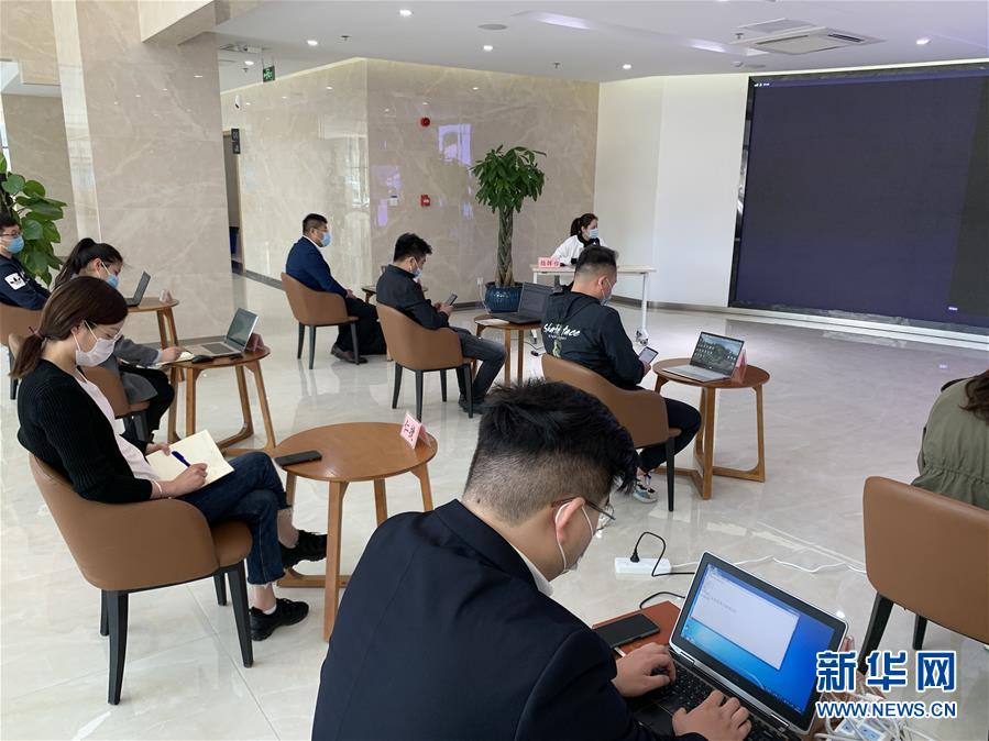 （聚焦復(fù)工復(fù)產(chǎn)&middot;圖文互動(dòng)）（1）招聘&ldquo;不見面&rdquo; 溝通&ldquo;屏對(duì)屏&rdquo;&mdash;&mdash;江蘇徐州&ldquo;云招聘&rdquo;助力企業(yè)復(fù)工達(dá)產(chǎn)