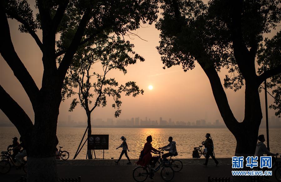 （新華全媒頭條&middot;圖文互動(dòng)）（2）人氣回暖 消費(fèi)復(fù)蘇 健康出行&mdash;&mdash;加長(zhǎng)版&ldquo;五一&rdquo;假期觀察 