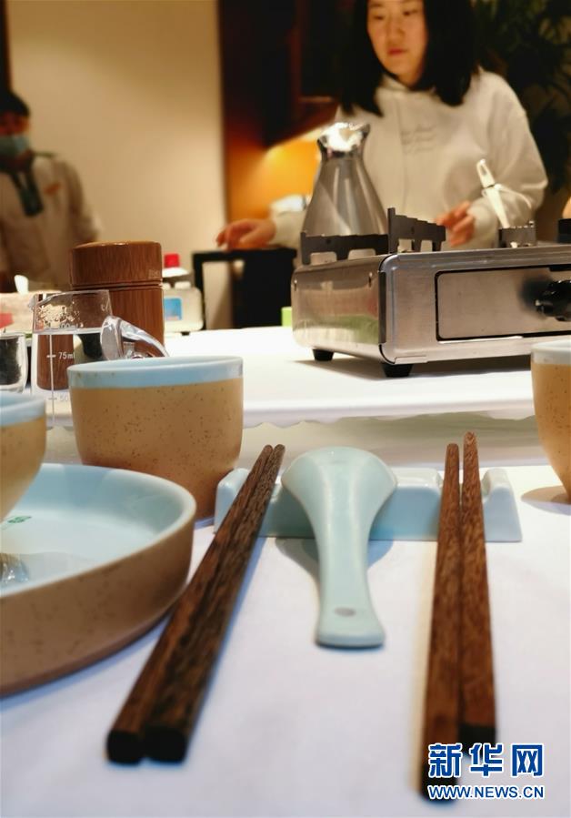 （圖文互動(dòng)）&ldquo;公筷公勺&rdquo;上桌難在哪？&mdash;&mdash;長(zhǎng)沙市部分餐飲場(chǎng)所見聞