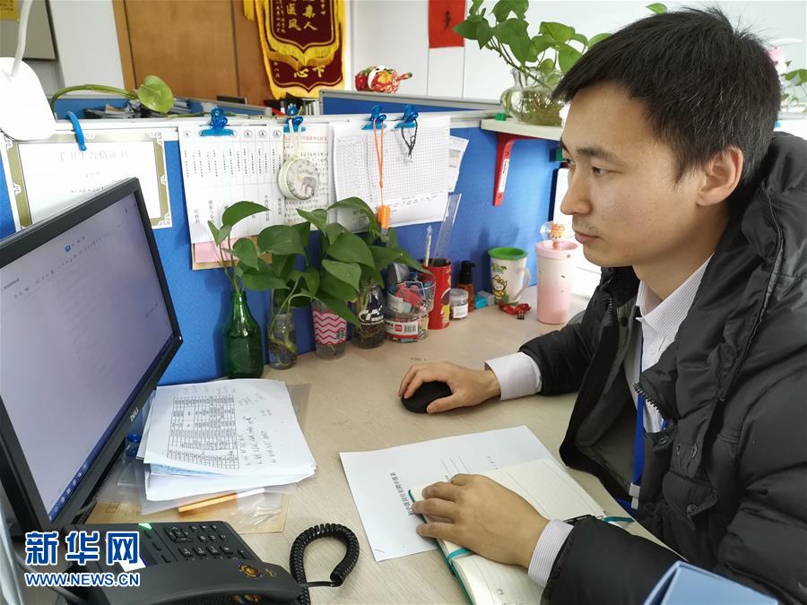 （在習(xí)近平新時代中國特色社會主義思想指引下&mdash;&mdash;新時代新作為新篇章&middot;習(xí)近平總書記關(guān)切事&middot;圖文互動）（5）錘煉意志　輕裝上陣&mdash;&mdash;黨員干部在一線磨礪閃光故事