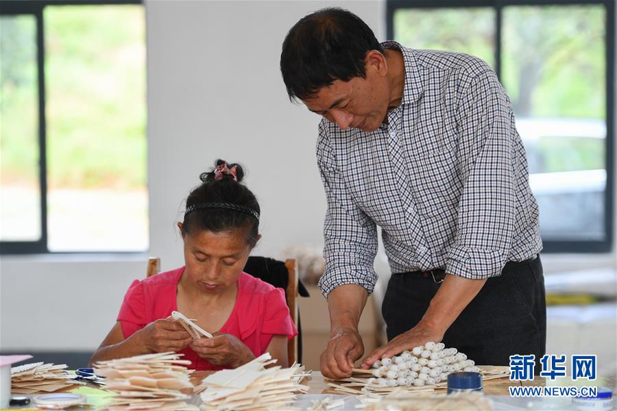 （決戰(zhàn)決勝脫貧攻堅(jiān)&middot;圖文互動）（1）老手藝撐起&ldquo;脫貧傘&rdquo;