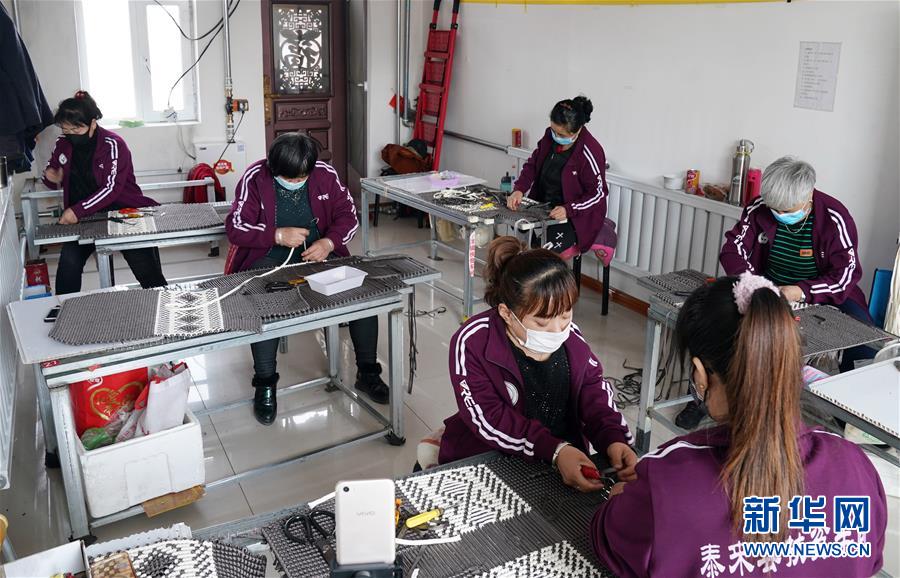 （在習(xí)近平新時代中國特色社會主義思想指引下&mdash;&mdash;新時代新作為新篇章&middot;習(xí)近平總書記關(guān)切事&middot;圖文互動）（2）助你飛翔，擁抱陽光&mdash;&mdash;助力殘疾人脫貧攻堅故事