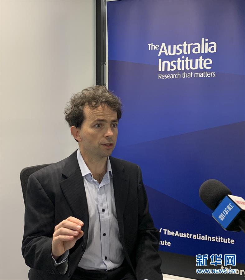 （國際疫情&middot;圖文互動(dòng)）專訪：污蔑中國不利于應(yīng)對疫情 各國應(yīng)合作提升&ldquo;數(shù)字素養(yǎng)&rdquo;&mdash;&mdash;訪揭露新冠謠言的澳大利亞研究人員羅德&middot;坎貝爾