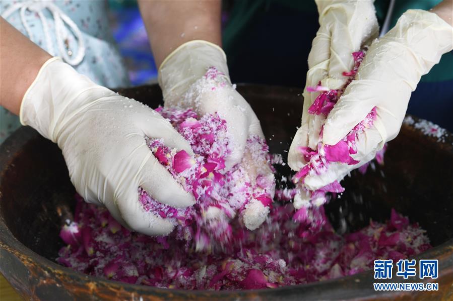 （決戰(zhàn)決勝脫貧攻堅(jiān)&middot;聚焦三區(qū)三州&middot;圖文互動(dòng)）（4）號(hào)角聲里看于田&mdash;&mdash;來(lái)自庫(kù)爾班大叔故鄉(xiāng)的脫貧報(bào)告