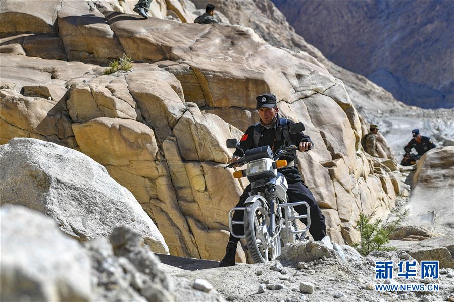 （新華全媒頭條&middot;圖文互動(dòng)）（12）飛吧，&ldquo;帕米爾雄鷹&rdquo;！