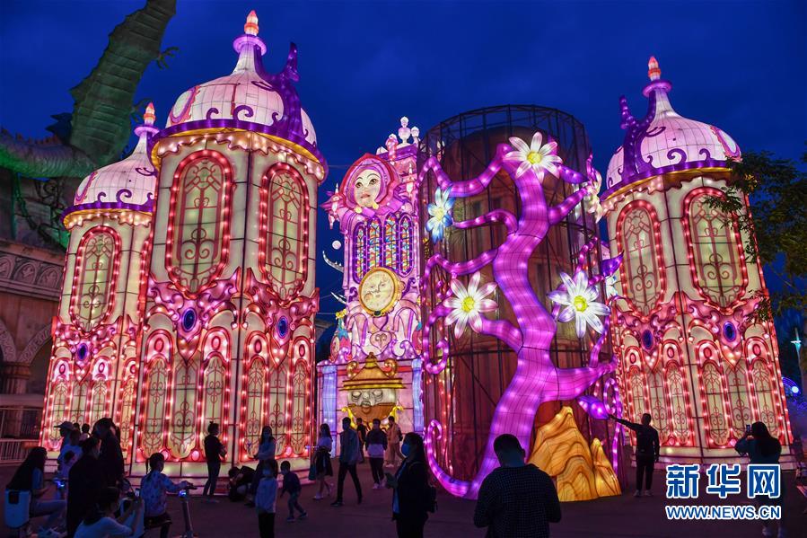 (社會)(1)長春:賞燈游園度假期