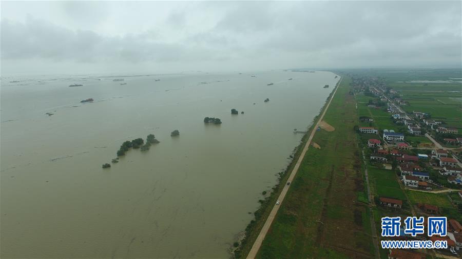 （防汛抗洪&middot;圖文互動）（5）&ldquo;險情不可怕，可怕的是不能及時發(fā)現(xiàn)險情&rdquo;&mdash;&mdash;洞庭湖巡堤查險現(xiàn)場直擊