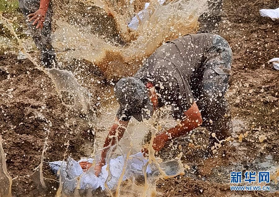 (防汛抗洪·圖文互動(dòng))(3)東部戰(zhàn)區(qū)陸軍再次抽調(diào)1.6萬(wàn)余人增援抗洪一線