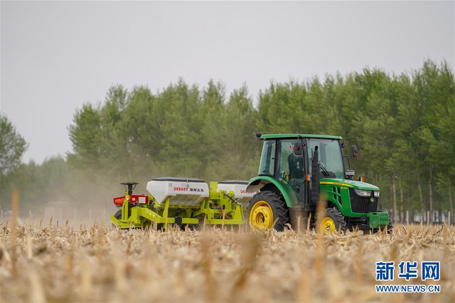 （在習(xí)近平新時(shí)代中國(guó)特色社會(huì)主義思想指引下&mdash;&mdash;新時(shí)代新作為新篇章&middot;習(xí)近平總書記關(guān)切事&middot;圖文互動(dòng)）（7）為黑土加&ldquo;油&rdquo;&mdash;&mdash;&ldquo;耕地中的大熊貓&rdquo;，我們這樣保護(hù)