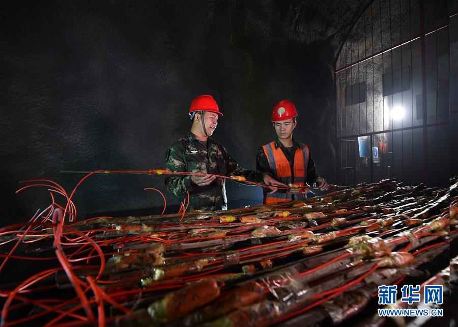 (軍事·圖文互動)(4)為導(dǎo)彈筑巢的“彝族雄鷹”——記“最美新時代革命軍人”沙子呷