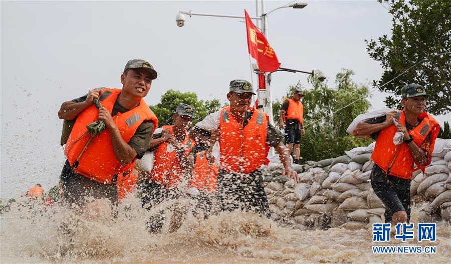 （防汛抗洪&middot;一線人物&middot;圖文互動）（2）集智戰(zhàn)洪魔&mdash;&mdash;陸軍某舟橋旅重舟一營抗洪記事