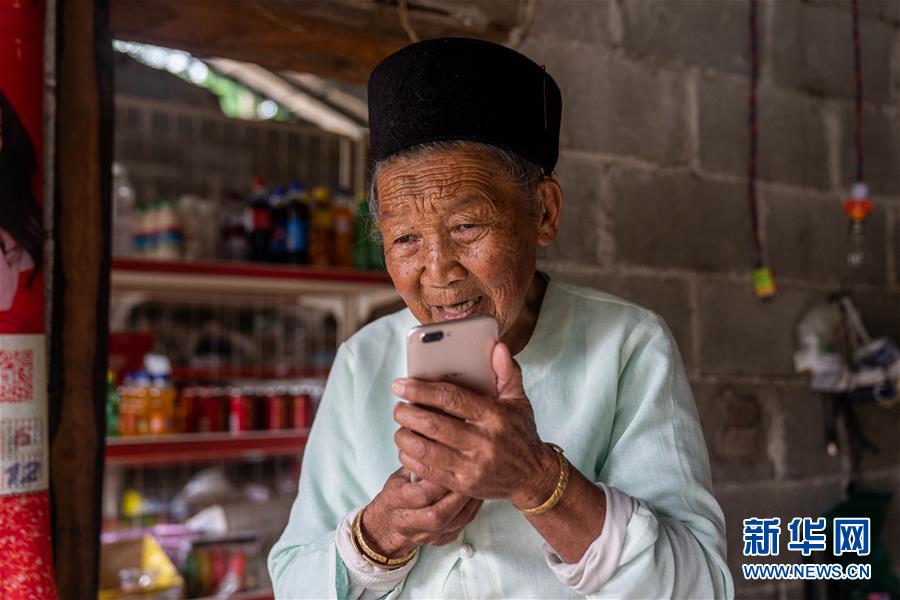 （決戰(zhàn)決勝脫貧攻堅&middot;圖文互動）（2）眼前的生活就是詩和遠(yuǎn)方&mdash;&mdash;藝術(shù)引領(lǐng)云南傣族山村蝶變