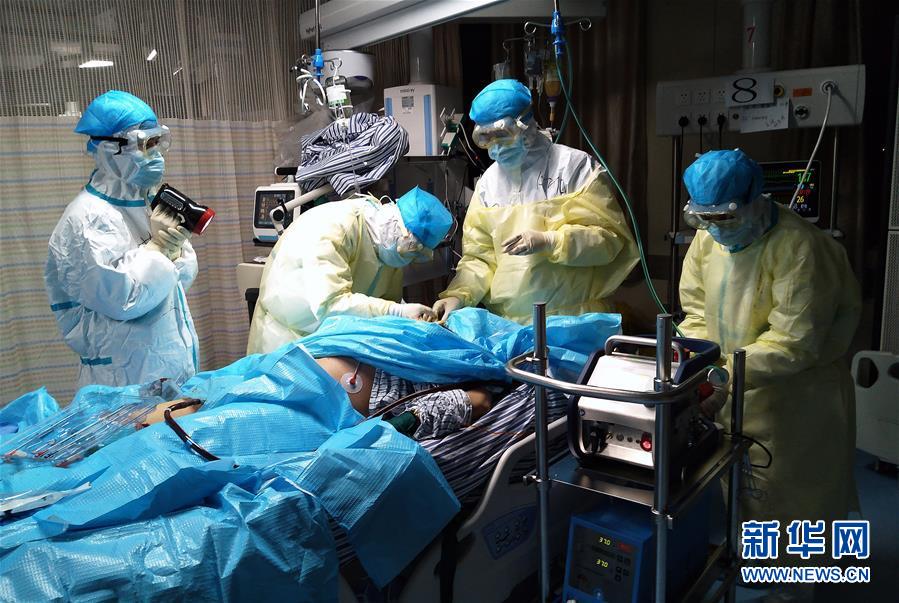 （新華全媒頭條&middot;圖文互動(dòng)）（11）以仁心仁術(shù)造福人民&mdash;&mdash;寫在第三個(gè)中國(guó)醫(yī)師節(jié)之際