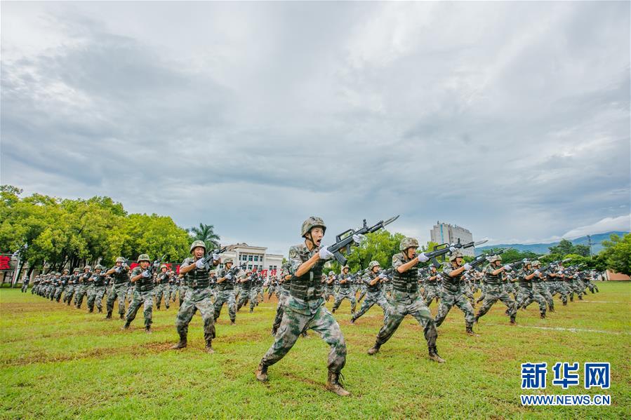 （在習(xí)近平強(qiáng)軍思想指引下·我們?cè)趹?zhàn)位報(bào)告·圖文互動(dòng)）（2）千里移防，鐵心跟黨走——南部戰(zhàn)區(qū)陸軍第75集團(tuán)軍某紅軍旅政治建軍、練兵備戰(zhàn)記事