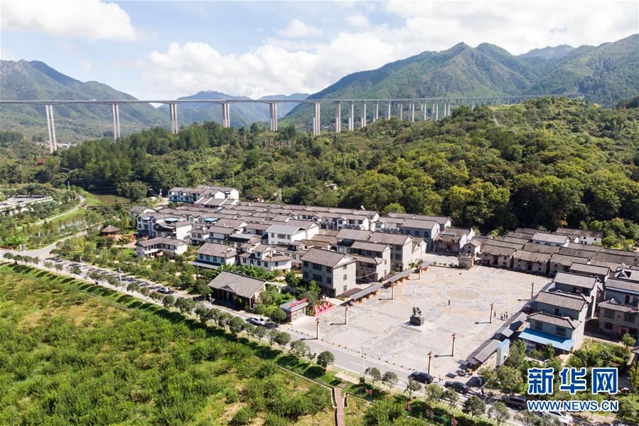 （習(xí)近平的小康故事&middot;新華網(wǎng)&middot;圖文互動）（3）&ldquo;真正解決好基層群眾看病難、看病貴問題&rdquo;&mdash;&mdash;習(xí)近平和群眾健康的故事