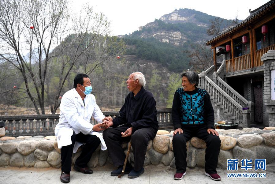 （習(xí)近平的小康故事&middot;新華網(wǎng)&middot;圖文互動(dòng)）（9）&ldquo;讓所有老年人都能有一個(gè)幸福美滿的晚年&rdquo;&mdash;&mdash;習(xí)近平和尊老養(yǎng)老的故事