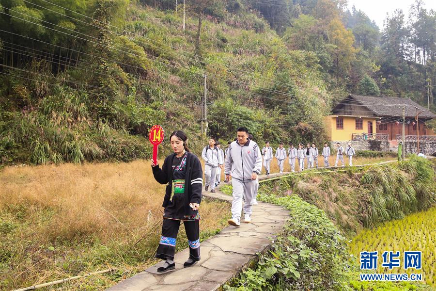 （在習(xí)近平新時代中國特色社會主義思想指引下——新時代新作為新篇章·習(xí)近平總書記關(guān)切事·圖文互動）（3）精準(zhǔn)扶貧7年，十八洞村“長”出10余種新職業(yè)