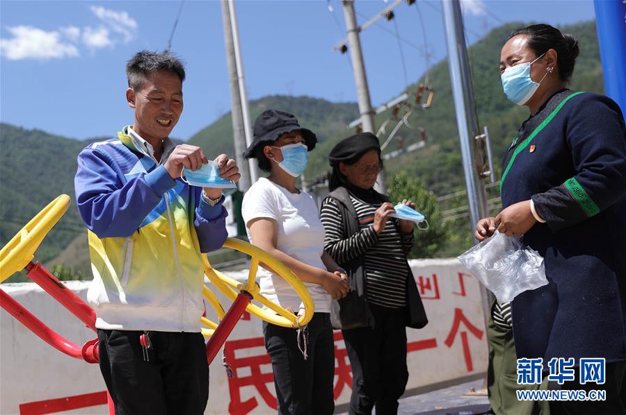 （代表委員履職）（5）全國(guó)人大代表吉克石烏：創(chuàng)建&ldquo;四好&rdquo;挑起脫貧大梁