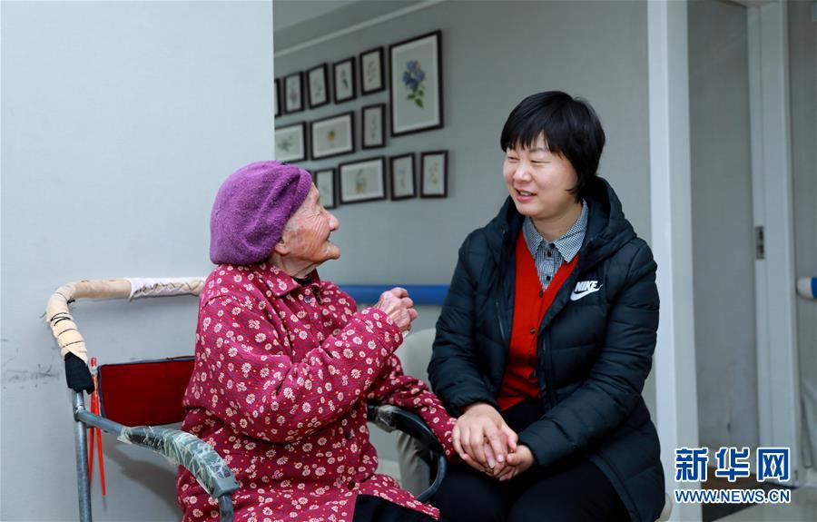 （新時代優(yōu)秀縣委書記風(fēng)采&middot;圖文互動）（1）吳海燕：向百姓交一份無悔的答卷