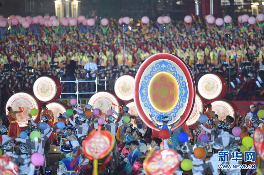 （國慶70周年·聯(lián)歡活動）慶祝中華人民共和國成立70周年聯(lián)歡活動在京舉行