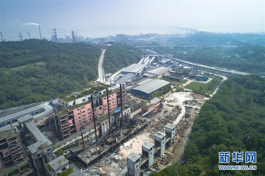 （新華全媒頭條&middot;圖文互動）（6）潮起東方萬象新&mdash;&mdash;以習(xí)近平同志為核心的黨中央團(tuán)結(jié)帶領(lǐng)全黨全軍全國各族人民貫徹落實黨的十九大精神紀(jì)實