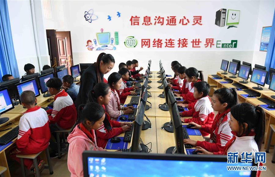 （新華全媒頭條&middot;圖文互動(dòng)）（8）上下同心再出發(fā)&mdash;&mdash;習(xí)近平總書(shū)記同出席2019年全國(guó)兩會(huì)人大代表、政協(xié)委員共商國(guó)是紀(jì)實(shí)