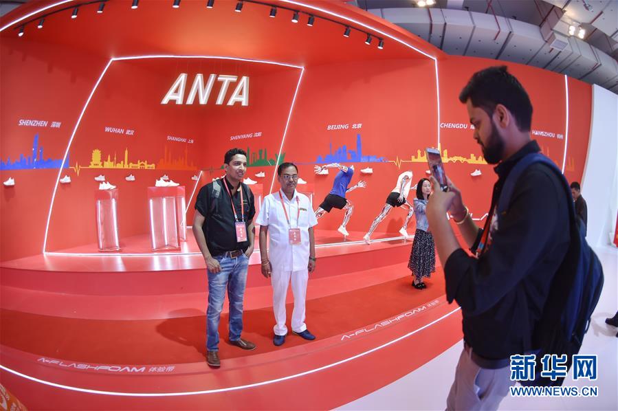 （新華全媒頭條&middot;圖文互動(dòng)）（9）上下同心再出發(fā)&mdash;&mdash;習(xí)近平總書(shū)記同出席2019年全國(guó)兩會(huì)人大代表、政協(xié)委員共商國(guó)是紀(jì)實(shí)