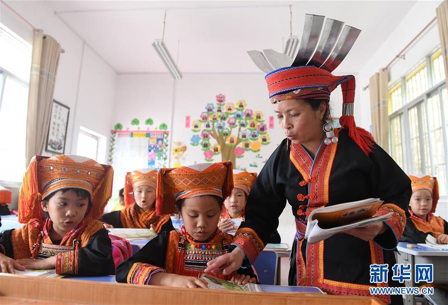 （新華全媒頭條&middot;圖文互動）（11）凝心鑄師魂　立德育新人&mdash;&mdash;以習(xí)近平同志為核心的黨中央關(guān)心教師隊伍建設(shè)紀(jì)實