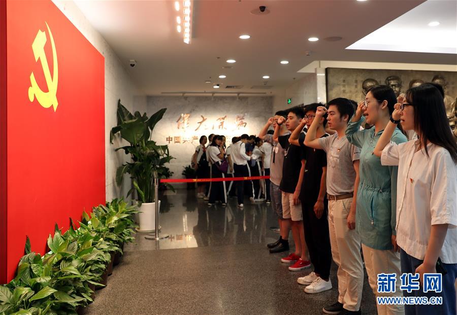 (新華全媒頭條·圖文互動)(5)彩云長在有新天——黨的十九大以來以習(xí)近平同志為核心的黨中央關(guān)心推進宣傳思想工作紀(jì)實