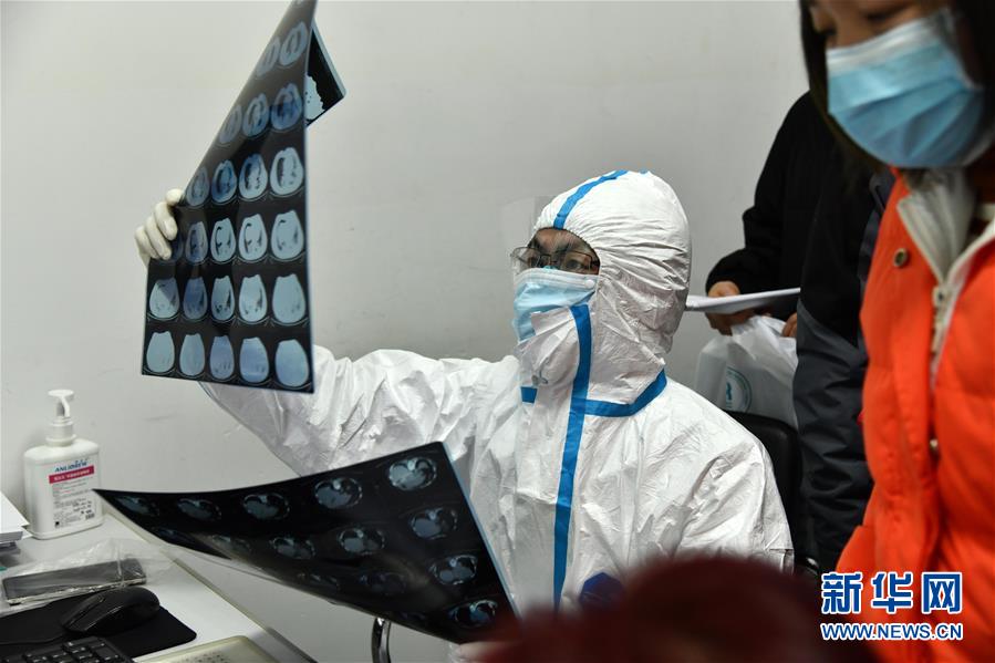 （在習近平新時代中國特色社會主義思想指引下&mdash;&mdash;新時代新作為新篇章&middot;習近平總書記關(guān)切事&middot;圖文互動）（3）高擎利劍驅(qū)疫魔&mdash;&mdash;科研攻關(guān)助力湖北戰(zhàn)&ldquo;疫&rdquo;記