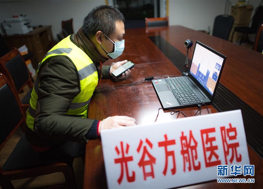 （在習(xí)近平新時(shí)代中國特色社會主義思想指引下&mdash;&mdash;新時(shí)代新作為新篇章&middot;習(xí)近平總書記關(guān)切事&middot;圖文互動）（4）讓城市更聰明　讓經(jīng)濟(jì)更智慧&mdash;&mdash;各地加快形成數(shù)字新動能促經(jīng)濟(jì)社會行穩(wěn)致遠(yuǎn)