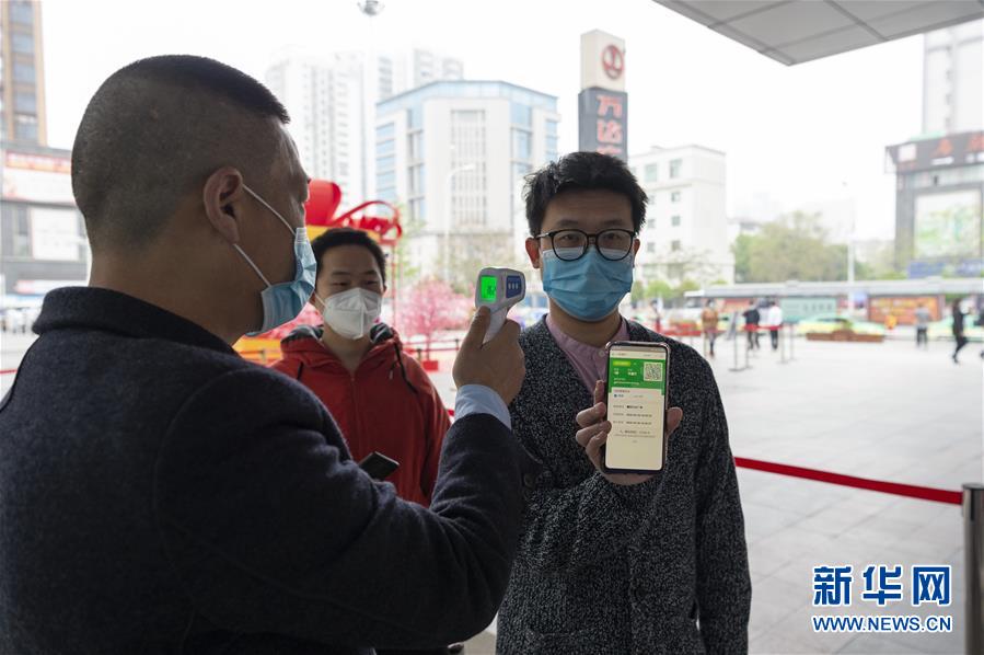 （在習(xí)近平新時(shí)代中國特色社會主義思想指引下&mdash;&mdash;新時(shí)代新作為新篇章&middot;習(xí)近平總書記關(guān)切事&middot;圖文互動）（6）讓城市更聰明　讓經(jīng)濟(jì)更智慧&mdash;&mdash;各地加快形成數(shù)字新動能促經(jīng)濟(jì)社會行穩(wěn)致遠(yuǎn)