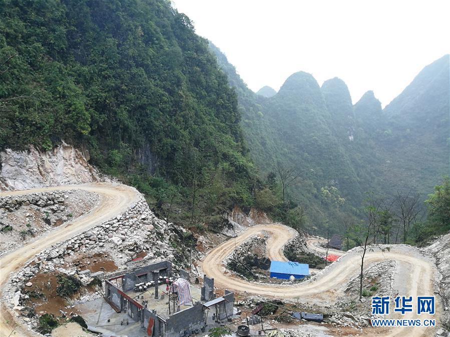 （在習(xí)近平新時(shí)代中國(guó)特色社會(huì)主義思想指引下&mdash;&mdash;新時(shí)代新作為新篇章&middot;習(xí)近平總書記關(guān)切事&middot;圖文互動(dòng)）（7）啃下最后的硬骨頭&mdash;&mdash;脫貧攻堅(jiān)掛牌督戰(zhàn)進(jìn)行時(shí)