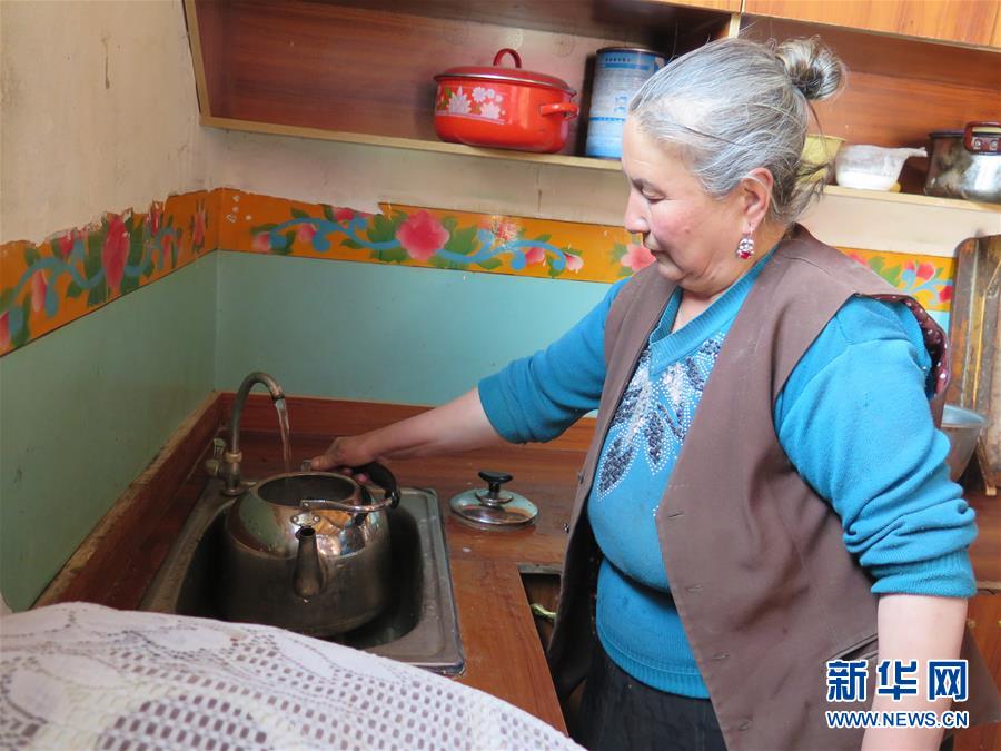 （新華全媒頭條&middot;圖文互動）（11）春天里的5個(gè)&ldquo;戰(zhàn)貧&rdquo;瞬間&mdash;&mdash;習(xí)近平總書記關(guān)于脫貧攻堅(jiān)決策部署指引攻克最后的深貧堡壘