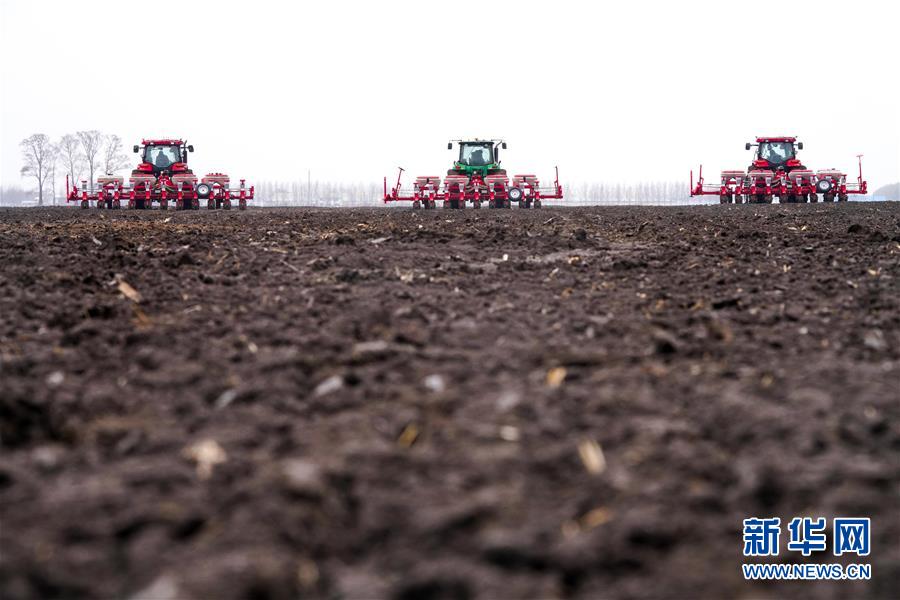（在習(xí)近平新時代中國特色社會主義思想指引下&mdash;&mdash;新時代新作為新篇章&middot;習(xí)近平總書記關(guān)切事&middot;圖文互動）（2）讓農(nóng)民挑上&ldquo;金扁擔(dān)&rdquo;&mdash;&mdash;農(nóng)業(yè)現(xiàn)代化的生動實踐掃描