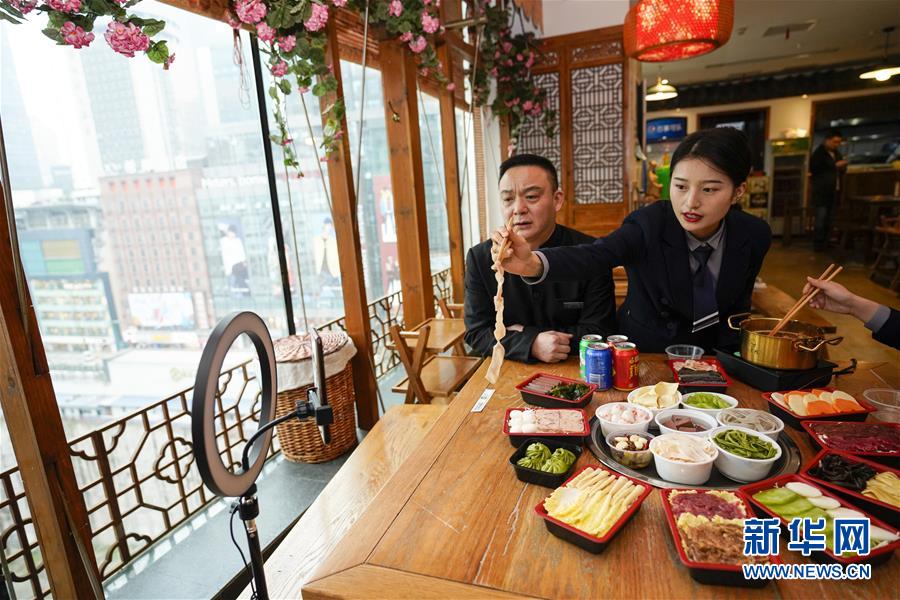 (在習(xí)近平新時(shí)代中國特色社會(huì)主義思想指引下——新時(shí)代新作為新篇章·習(xí)近平總書記關(guān)切事·圖文互動(dòng))(1)順勢(shì)而為開新局——新就業(yè)形態(tài)發(fā)展觀察